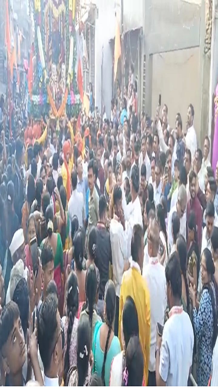 श्री दत्त जयंती निमित्त रथोत्सव, रथोत्सव ओढण्याचा मान महिलांना