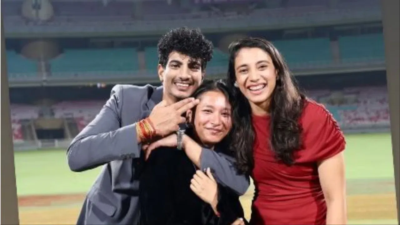 एका अहवालानुसार, भारतीय महिला संघातील 10 खेळाडूंनी पलाशला अनफॉलोला केले असून या सर्व खेळाडू स्मृती मानधनाच्या अत्यंत जवळच्या मानल्या जातात. या खेळाडूंमध्ये स्मृती मंधाना (स्वतः), जेमिमाह रॉड्रिग्स, राधा यादव, श्रेयंका पाटील, अरुंधती रेड्डी, रेणुका सिंग ठाकुर, शिफाली वर्मा (शिवाली शिंदे), यास्तिका भाटिया, ऋचा घोष, दीप्ती शर्मा यांचा समावेश आहे.