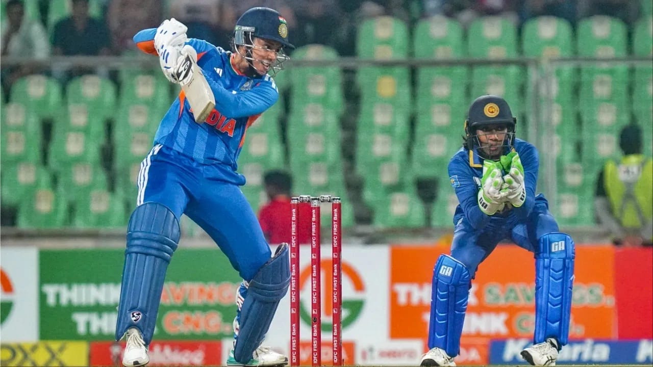 ताज्या आकडेवारीनुसार, स्मृतीच्या नावावर आता टी 20i क्रिकेटमध्ये एकूण 80 षटकार झाले आहेत. स्मृतीने 157 सामन्यांमधील 151 डावांत ही कामगिरी करुन दाखवली. (Photo Credit: PTI)