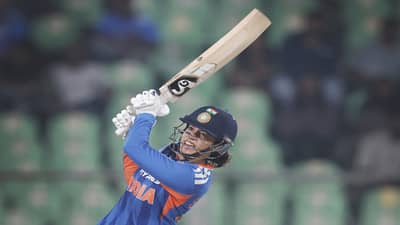 Smriti Mandhana : स्मृती मंधानाचा धमाका, चाबूक खेळीसह वर्ल्ड रेकॉर्ड ब्रेक, माजी कर्णधाराला पछाडलं