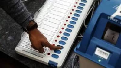 Nagar Palika Election 2025: मतदान सुरु होताच EVM मशीन बंद, मतदारांचा मोठा खोळांबा...संतापच संताप