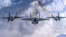 पाकिस्तान सीमेवर राफेल आणि सुखोई थेट धडकले, मोठी खळबळ...