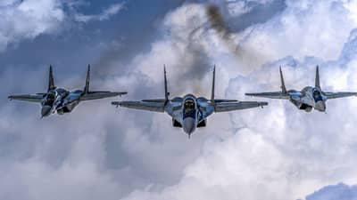 पाकिस्तान सीमेवर राफेल आणि सुखोई थेट धडकले, मोठी खळबळ, भारताने उडवली पाकड्यांची झोप..