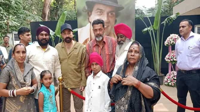 धर्मेंद्र यांच्या घराबाहेर चाहत्यांची मोठी गर्दी; सनी-बॉबी देओलच्या निर्णयाचं होतंय कौतुक