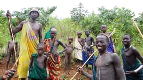 मुलीसाठी नग्न होऊन युद्धाचा भयंकर खेळ, जीव जाईपर्यंत... अजब परंपरा....