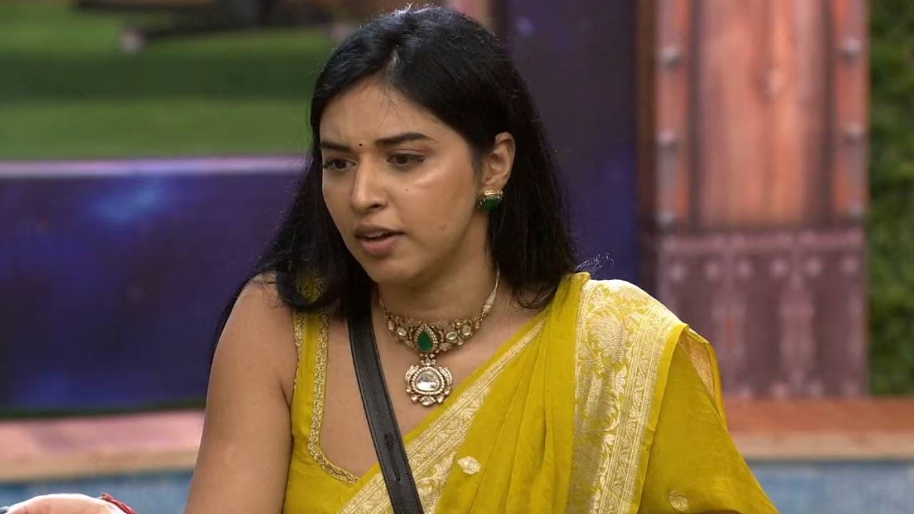 तान्याची ही कमाई जाहिराती, ब्रँड कोलॅबरेशन, इंडोर्समेंट्स आणि फॅशन बिझनेसमधून होते. तर तान्याची एकूण संपत्ती जवळपास दोन कोटी रुपये इतकी आहे. तिच्यासाठी आलिशान गाड्या आणि मोठमोठ्या ब्रँड्सच्या अत्यंत महागड्या साड्या आहेत. 
