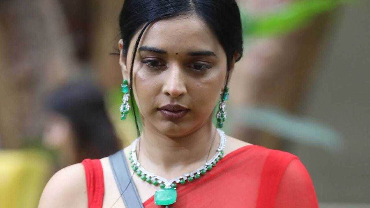 माझे 150 बॉडीगार्ड्स आहेत, माझं घर पंचतारांकित हॉटेलपेक्षा कमी नाही, कधी गोड खावंसं वाटलं तर मी थेट दुबईला जाते.. अशा अनेक बढाया तान्याने बिग बॉसच्या घरात मारल्या आहेत. तान्या आणि श्रीमंतीचा दिखावा हे बिग बॉसच्या घरात जणू एक समीकरणच बनलं आहे. 
