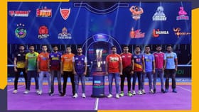 मिरच्या झोंबल्या ना! भारतीय टीमची जर्सी घालून खेळला पाकिस्तानी खेळाडू.