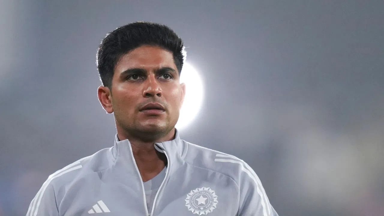 शुबमनला या निराशाजनक कामगिरीदरम्यान गूड न्यूज मिळण्याची शक्यता अधिक आहे. बीसीसीआयकडून लवकरच वार्षिक करार जाहीर केला जाणार आहे. शुबमनला या वार्षिक करारात बीसीसीआयकडून प्रमोशन दिलं जाऊ शकतो. शुबमनला वार्षिक करारात ए प्लस श्रेणी दिली जाऊ शकते. (Photo Credit: PTI)