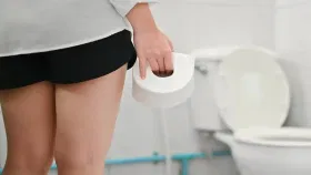 शौच करताना दिसतात ही 4 लक्षणे? असू शकतो कॅन्सर, दुर्लक्ष करु नका.