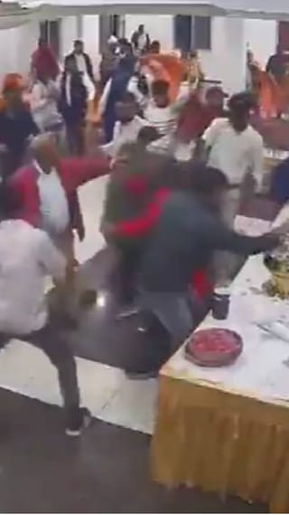 बोधगया येथील एका हॉटेलमध्ये रसगुल्ले खाण्यावरून मारामारी