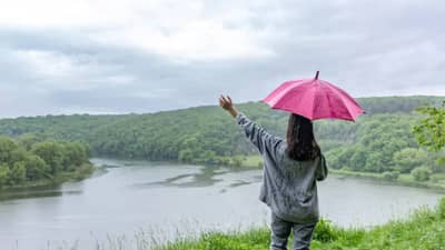 2025 मध्ये पर्वत रांगापासून ते समुद्रापर्यंत, ही 6 ठिकाणं  प्रवास करण्याऱ्यांसाठी ठरली सर्वोत्तम