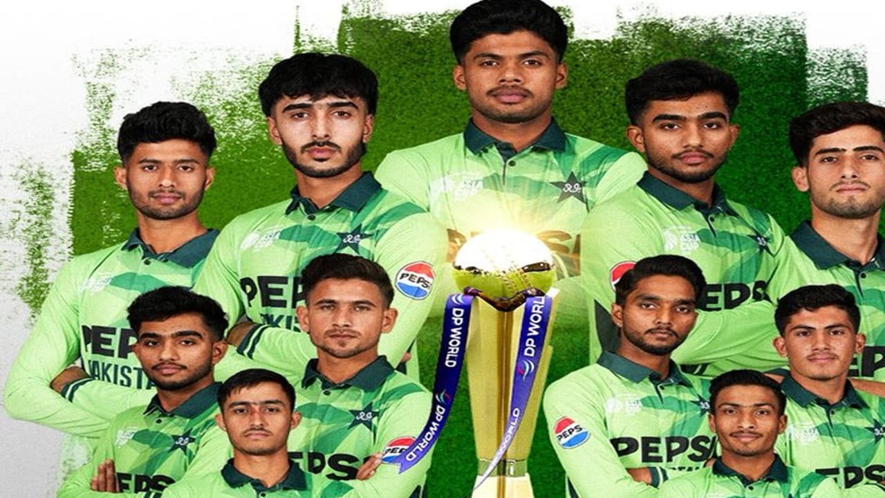 पंतप्रधान प्रत्येक खेळाडूला 1 कोटी पाकिस्तान रुपये देण्यात येणार असल्याची माहिती मेंटॉर सरफराज अहमद याने दिली. त्याआधी मीडिया रिपोर्ट्सनुसार, पीसीबी अध्यक्ष मोहसिन नक्वी यांनी आशिया कप विजेत्या संघाच्या खेळाडूला प्रत्येकी 50 लाख रुपये देणार असल्याचं जाहीर केलं होतं. (Photo Credit : ACC)