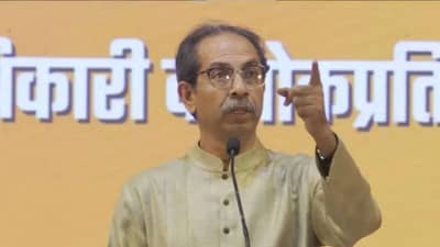 मोठी बातमी! बड्या नेत्यानं सोडली उद्धव ठाकरेंची साथ, शिवसेना ठाकरे गटाला धक्का, उद्या भाजपात मोठा पक्षप्रवेश