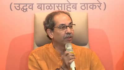 मोठी बातमी! शिवसेना ठाकरे गट मोठ्या संकटात, उद्धव ठाकरेंना मोठा धक्का, नाराजी भोवली