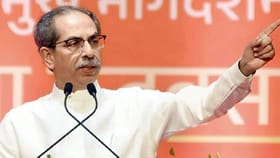 काल नाशिकमध्ये पक्षाला मोठं खिंडार, आज ठाकरे गटाचं कृतीमधून उत्तर