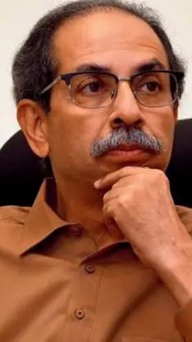 गांडुळाने फणा काढायचा नसतो; नाव न घेता उद्धव ठाकरेंची शिंदेंवर टीका.