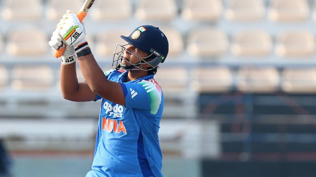 आयपीएलमध्ये वैभव सूर्यवंशी हा राजस्थान रॉयल्सकडून खेळतो. आयपीएल 2025 स्पर्धेत त्याने चमकदार कामगिरी केली होती. त्याने 7 सामन्यात 252 धावा केल्या होत्या. यात एक शतक आणि एक अर्धशतकाचा समावेश होता. (Photo- ACC/Asian Cricket)