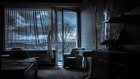 'या' गोष्टी घरातील सकारात्मक ऊर्जा वाळवीसारख्या खातात