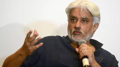 प्रसिद्ध दिग्दर्शक विक्रम भट्टला अटक, पत्नीविरुद्धही लूकआऊट नोटीस; नेमकं काय घडलं?