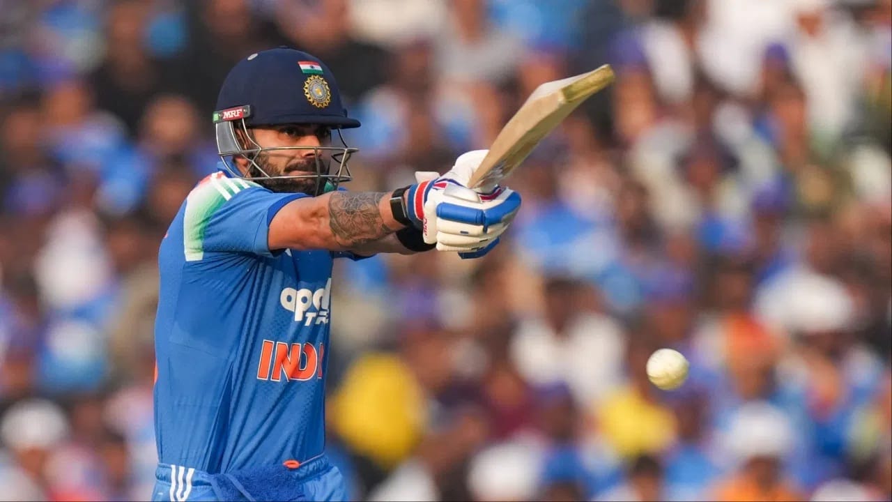 टीम इंडियाचा विराट कोहली 2025 या वर्षात वनडे क्रिकेटमधील किंग ठरला. विराट 2025 या वर्षात वनडे क्रिकेटमध्ये सर्वाधिक धावा करणारा भारतीय ठरला. विराटने या वर्षात 13 सामन्यांमध्ये 3 शतक आणि 4 अर्धशतकांसह एकूण 651 धावा केल्या. (Photo Credit : PTI)