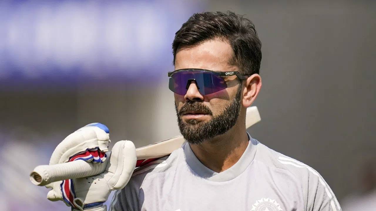 विजय हजारे ट्रॉफीमध्ये विराट कोहलीने भाग घेणं खूपच खास असणार आहे. कारण विराट कोहली 15 वर्षांनी या स्पर्धेत खेळणार आहे. कोहलीने शेवटचा 2010 मध्ये या स्पर्धेत खेळला होता. (फोटो- पीटीआय)