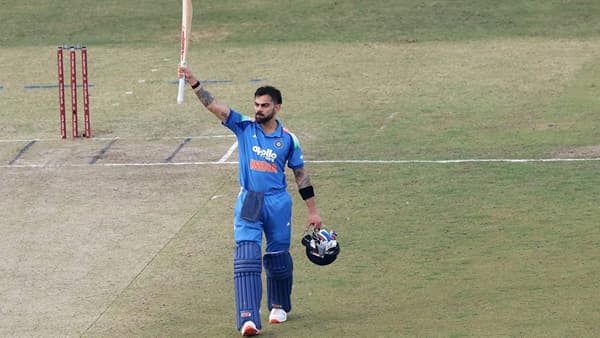 विराट कोहलीने कसोटी आणि टी20 क्रिकेटमधून निवृत्ती घेतली असून आता फक्त वनडे सामन्यात खेळत आहे. ऑस्ट्रेलियाविरुद्धच्या मालिकेत अर्धशतकी खेळी केल्यानंतर दक्षिण अफ्रिकेविरुद्धच्या पहिल्याच वनडे शतक ठोकलं. या शतकासह त्याने एक विक्रम आपल्या नावावर केला आहे. (Photo- BCCI Twitter)