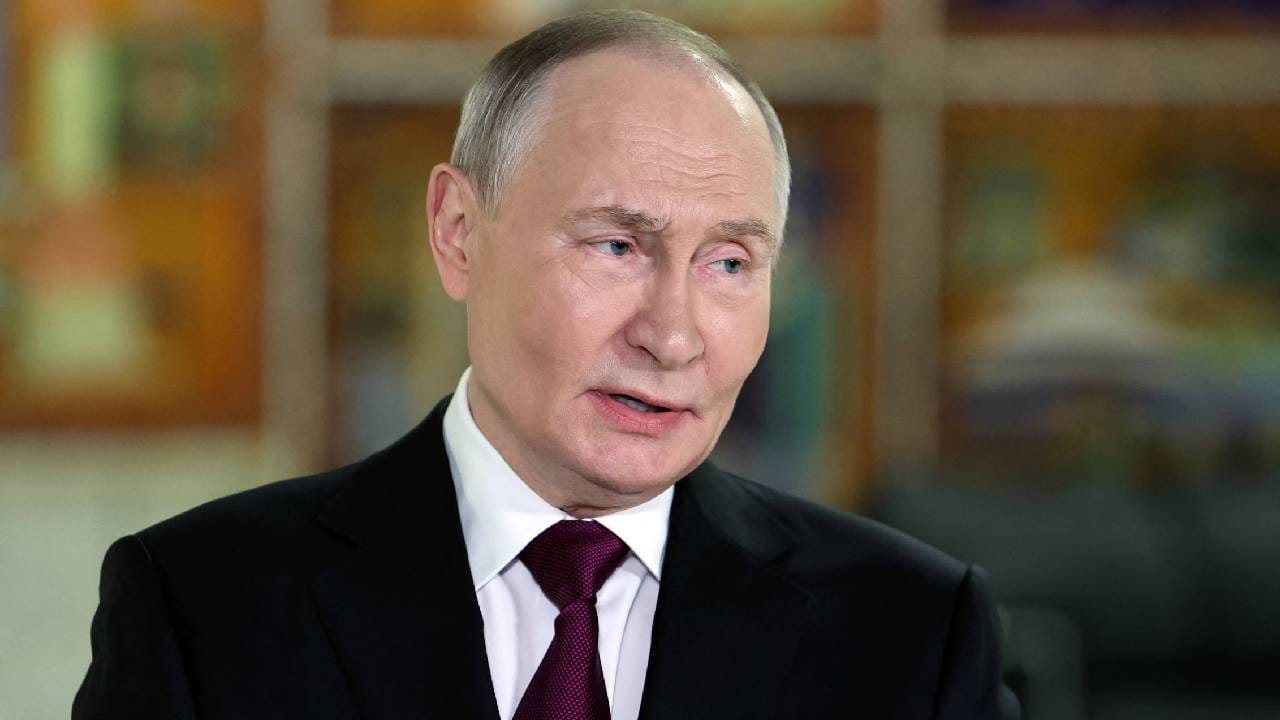 जगात खळबळ! भारतात पोहोचण्याच्या अगोदरच रशियाच्या राष्ट्राध्यक्षांनी जगाला दिला धक्का, काहीतरी मोठं घडणार, तब्बल इतक्या... जगात खळबळ! भारतात पोहोचण्याच्या अगोदरच रशियाच्या राष्ट्राध्यक्षांनी जगाला दिला धक्का, काहीतरी मोठं घडणार, तब्बल इतक्या...