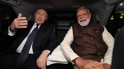 रशियाचे राष्ट्राध्यक्ष व्लादिमीर पुतिन यांना पंतप्रधान नरेंद्र मोदी यांनी दिले अत्यंत मोठे गिफ्ट, थेट विमानतळावरच..