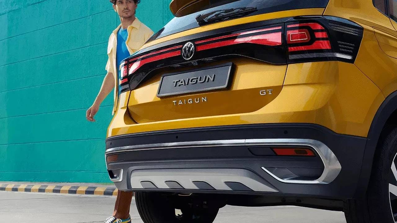 Volkswagen Taigun Price डिस्काऊंट : फॉक्सवॅगनच्या या SUV वर 2 लाख रुपयापर्यंत सवलत मिळतेय. या कारच्या बेस वेरिएंटची किंमत 10 लाख 58 हजार 300 रुपयापासून (एक्स शोरूम) 18,90,700 रुपया (एक्स शोरूम) पर्यंत आहे. (फोटो- Volkswagen)