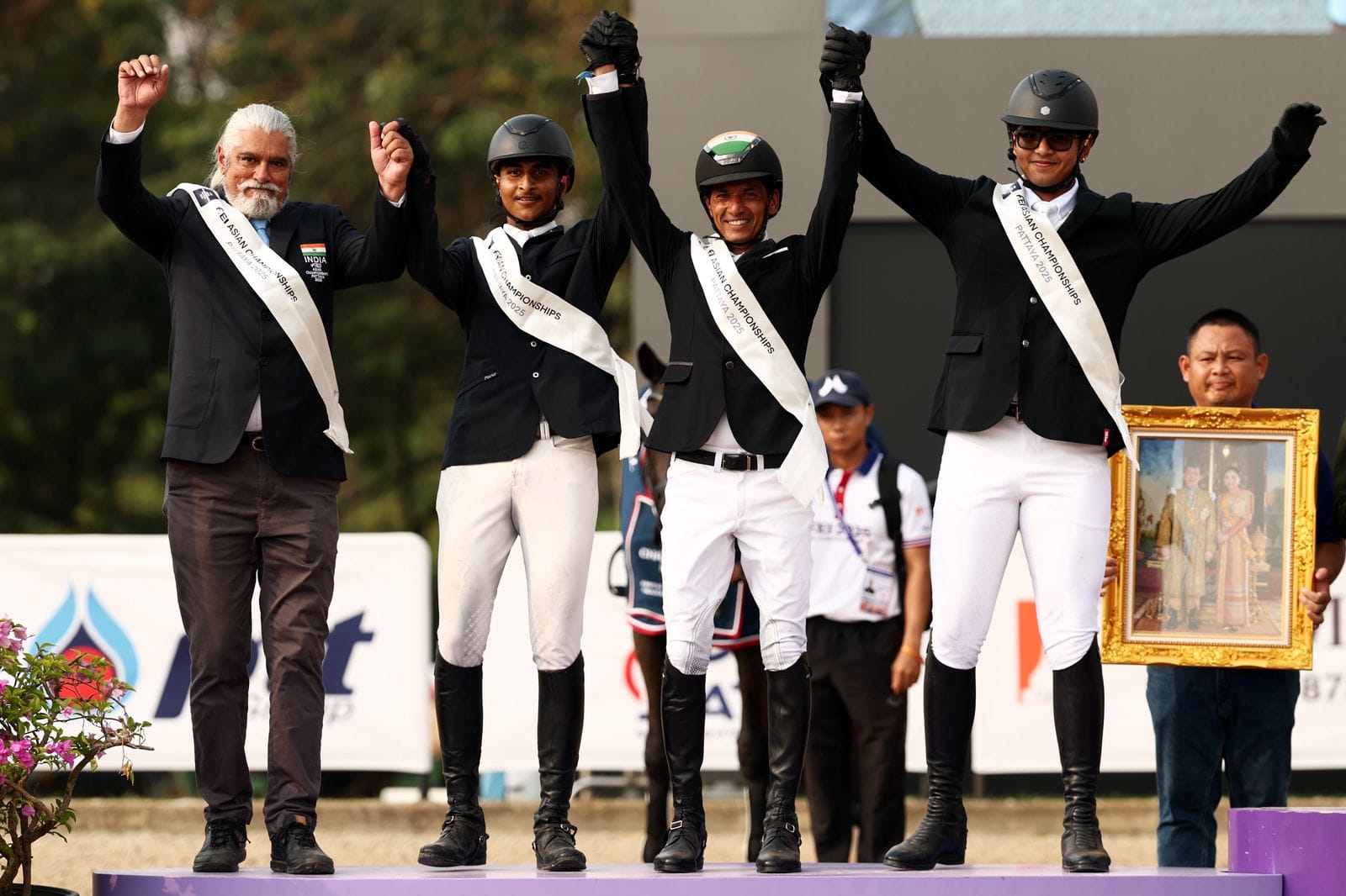 “आज माझा घोडा सुपर–मोडमध्ये होता. काही चुका माझ्याकडून झाल्या, पण तो मला वाचवत राहिला. आजचे सुवर्ण आमच्यासाठी अत्यंत भावनिक आहे. विशेषतः मागील आशियाई क्रीडा स्पर्धेत झालेले अपयश लक्षात घेता — आज मी स्वतःला रिडीम केलं आहे.” अशी प्रतिक्रीया अशिष लिमाये यांनी दिली आहे. 