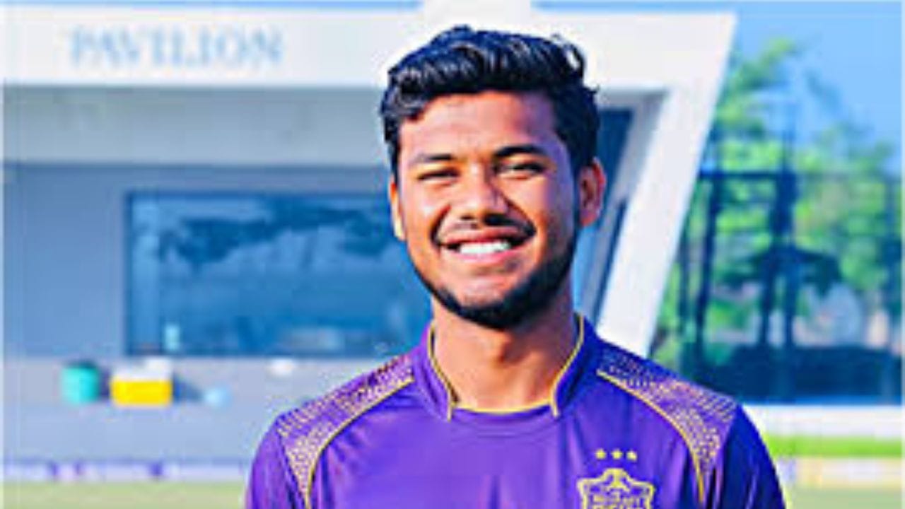 IPL Auction : चेन्नईला मिळाला नवा धोनी, 14.20 कोटींची बोली लागलेला कार्तिक शर्मा आहे तरी कोण? IPL Auction : चेन्नईला मिळाला नवा धोनी, 14.20 कोटींची बोली लागलेला कार्तिक शर्मा आहे तरी कोण?