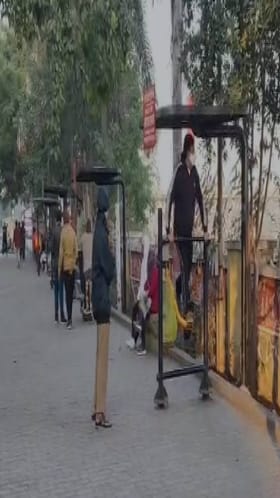 धुळ्यात तापमानाचा पारा घसरला.