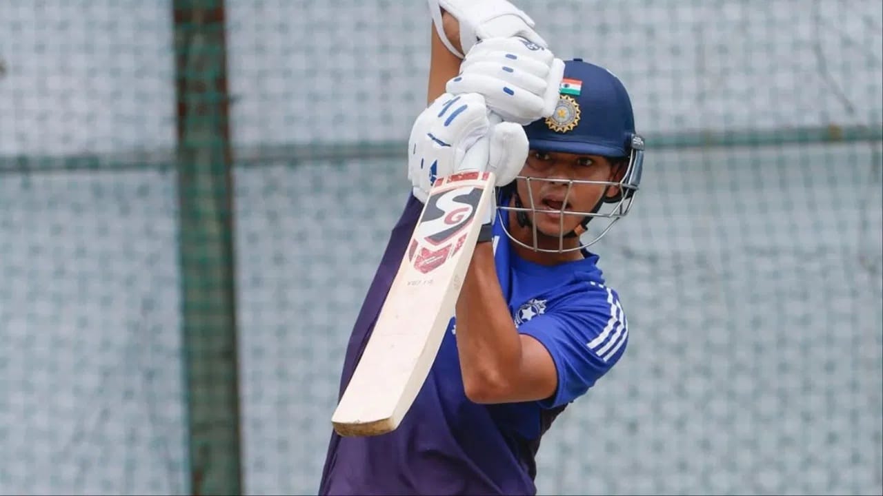 यशस्वीने त्याच्या एक्स या सोशल मीडिया अकाउंटवरुन तब्येतीबाबत माहिती दिली. यशस्वीला पुण्यात सय्यद मुश्ताक अली ट्रॉफी स्पर्धेत मुंबई विरुद्ध हरयाणा सामन्यादरम्यान  रुग्णालयात नेण्यात आलं होतं.  त्यानंतर यशस्वीला गॅस्ट्रोएंटेरायटिस असल्याचं स्पष्ट झालं होतं.  (Photo Credit : Instagram)