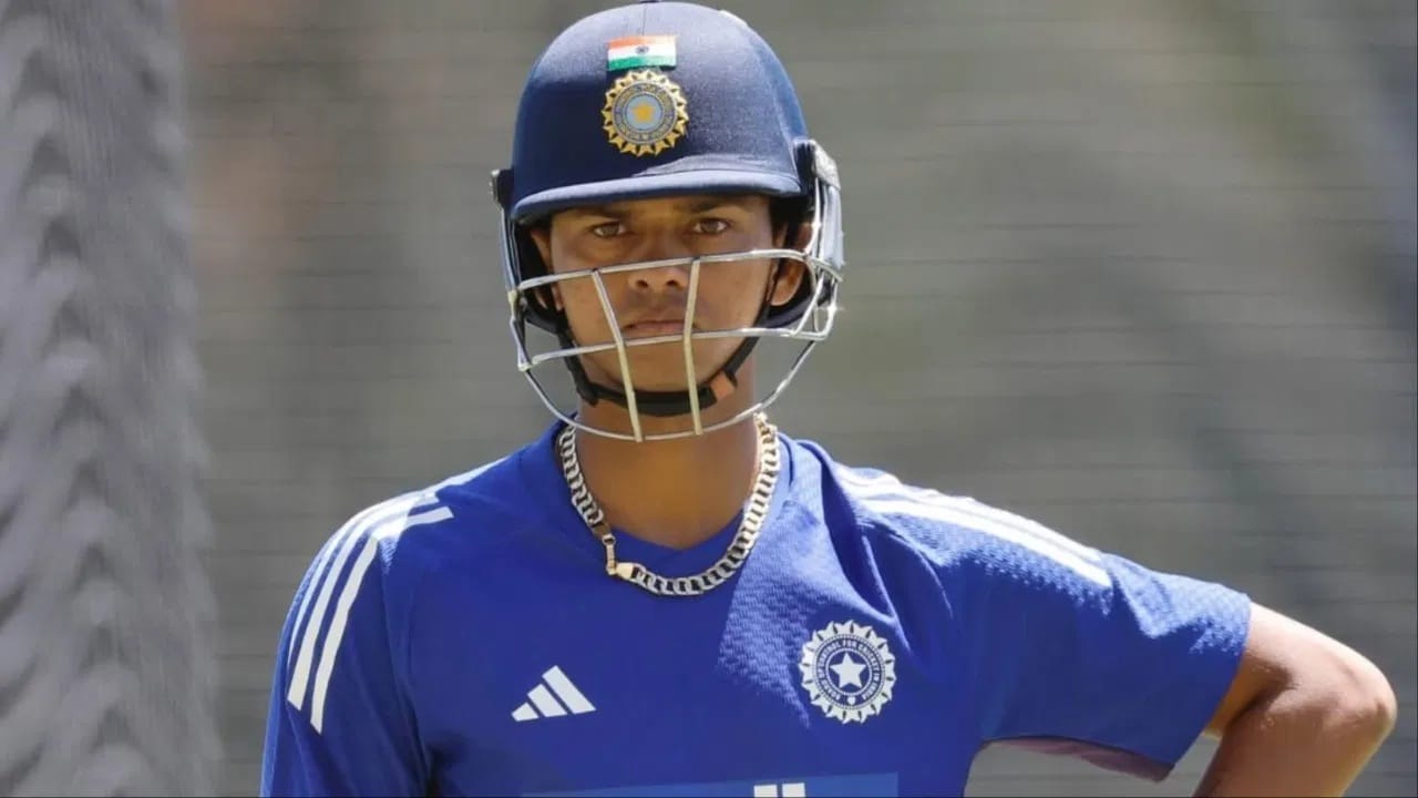यशस्वी आता न्यूझीलंड विरुद्ध होणाऱ्या मालिकेत खेळताना दिसणार आहे. टीम इंडिया मायदेशात न्यूझीलंड विरुद्ध 3 वनडे आणि 5 टी 20I सामने खेळणार आहे. (Photo Credit : Instagram)