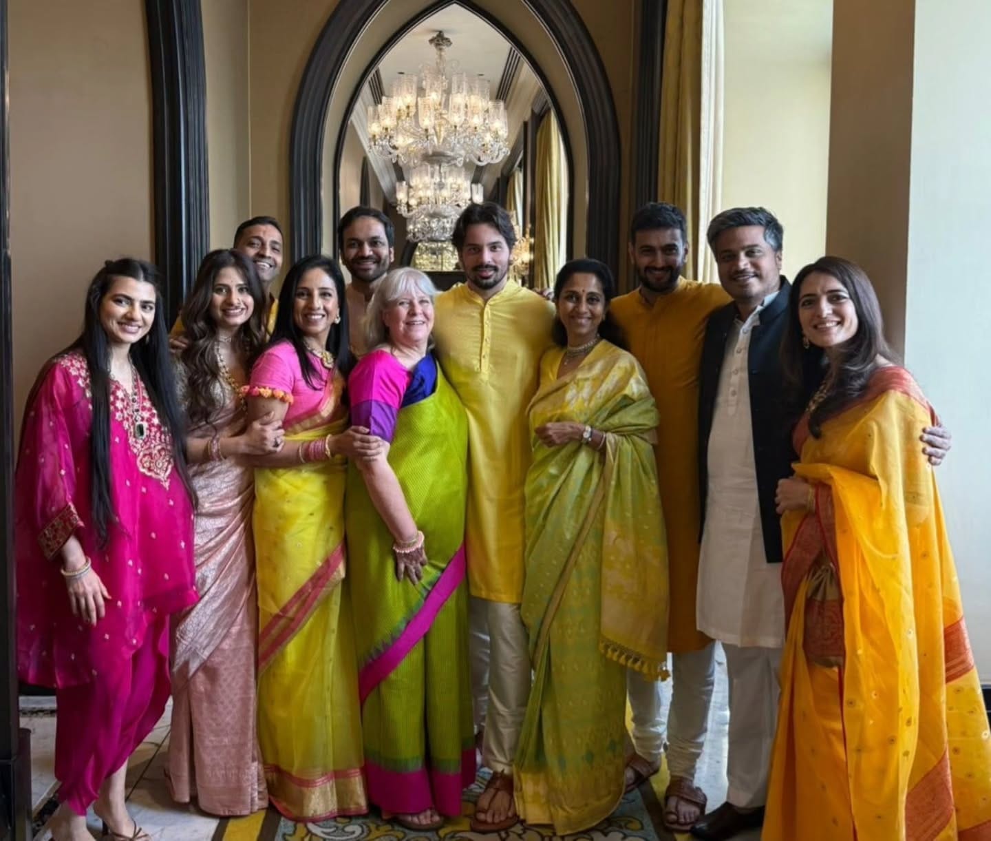 या विवाह सोहळ्याला उपमुख्यमंत्री अजित पवार वगळता कुटुंबातील बहुतांश सदस्य उपस्थित होते.  अजित पवार यांच्या पत्नी सुनेत्रा पवार यांनी लग्नाला हजेरी लावली. 