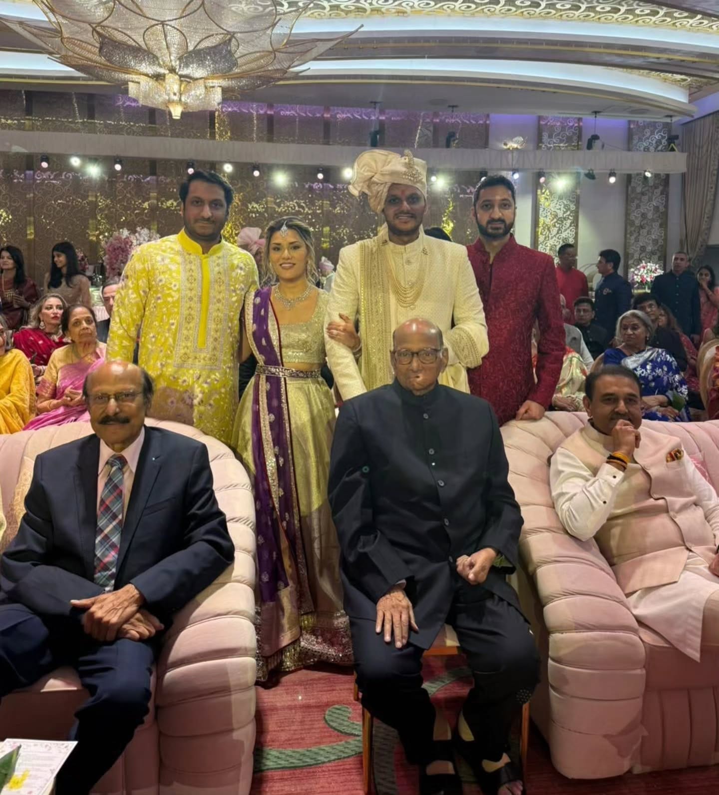 युगेंद्र पवार हे ज्येष्ठ नेते शरद पवार यांचे मोठे बंधू श्रीनिवास पवार यांचे चिरंजीव आणि शरद पवार यांचे नातू आहेत. तर तनिष्का कुलकर्णी या मूळच्या मुंबईकर असून त्यांच्या कुटुंबाची व्यावसायिक पार्श्वभूमी आहे.