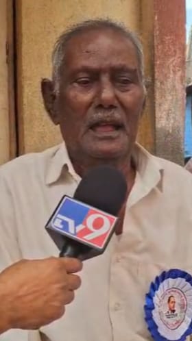 Video : बाबासांहेबांना अखेरचं पाहण्यासाठी हे तरूण लातूरवरून आले होते मुंबईला.