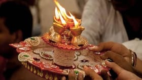 तुम्हीही चुकीच्या दिशेने आरती करत आहात का? जाणून घ्या.