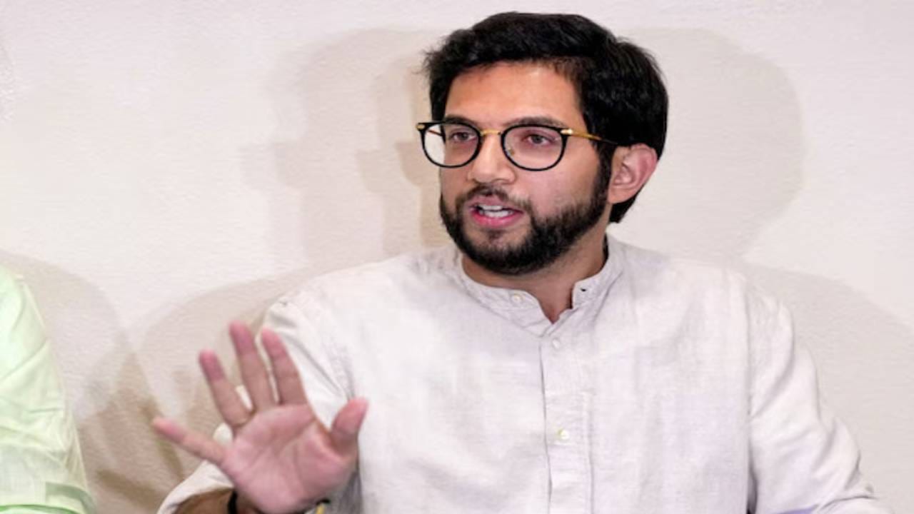 Aaditya Thackeray : आदित्य ठाकरे विरोधी पक्ष नेता होणार? स्पष्टच म्हणाले, विरोधी पक्षनेत्यासाठी माझं नाव...