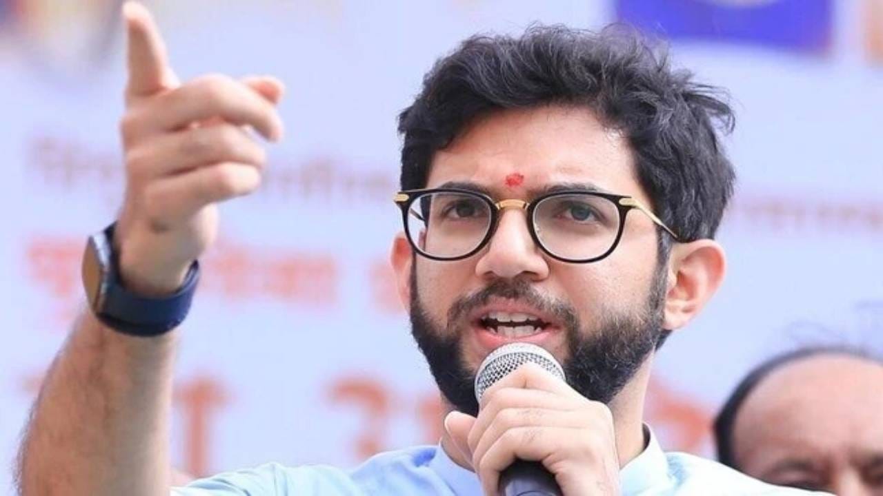 Aaditya Thackeray : 'त्या' 22 आमदारांपैकी एक जण व्हॉईस कॅप्टन म्हणवतात, त्यांचे काय उद्योग धंदे... आदित्य ठाकरेंचा बड्या मंत्र्यावर निशाणा Aaditya Thackeray : 'त्या' 22 आमदारांपैकी एक जण व्हॉईस कॅप्टन म्हणवतात, त्यांचे काय उद्योग धंदे... आदित्य ठाकरेंचा बड्या मंत्र्यावर निशाणा