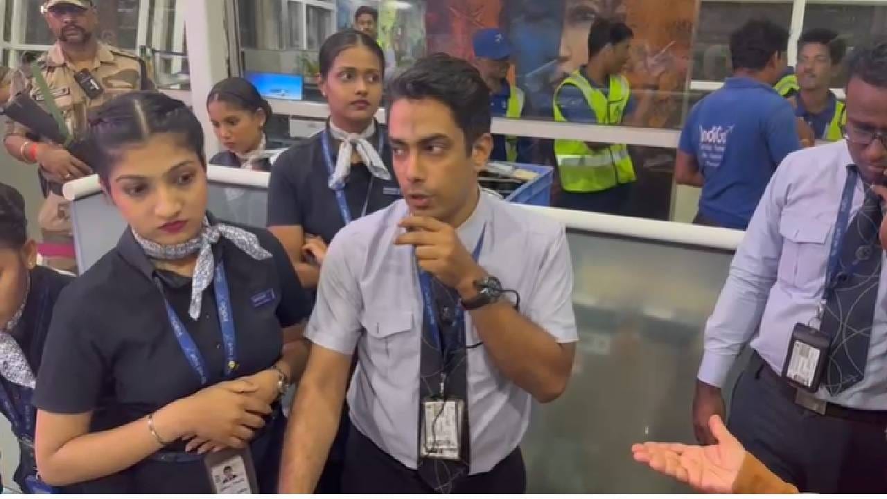 संबंधित विमान कंपनीच्या कर्मचाऱ्यांनी, क्रूने प्रवाशांची समजूत घालण्याचा प्रयत्न केला. पण पर्यायी व्यवस्था न झाल्याने तसेच अडकून पडल्याने पुढली काम रखडल्याने प्रवासी वैतागले होते, त्यांच्या संतापाच्या लाटांचा सर्वांना सामना करावा लागला. 