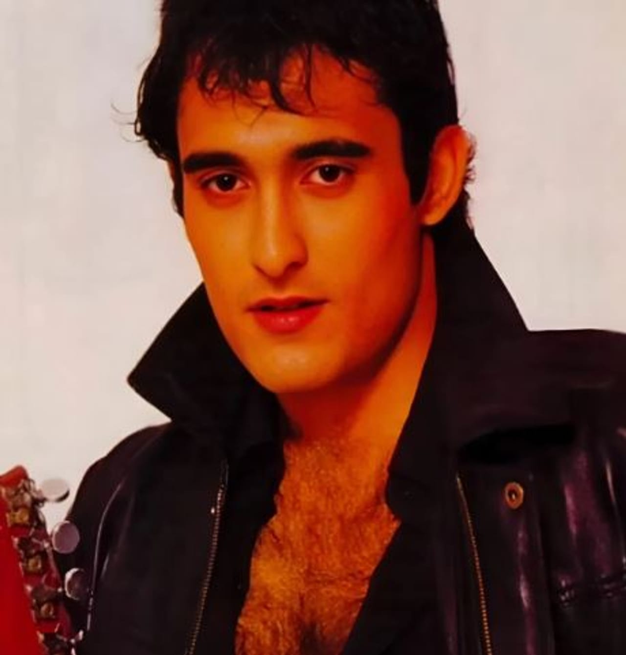 सध्या धुरंधर या चित्रपटाची सगळीकडेच चर्चा आहे. या चित्रपटात अक्षय खन्नाने केलेली भूमिका सर्वांचेच लक्ष वेधून घेत आहे. त्याने रहमान डकैत हे पात्र साकारले आहे. त्याने हे पात्र पडद्यावर अगदी जिवंत केले आहे. म्हणूनच आज सगळीकडे त्याची वाहवा होत आहे. 