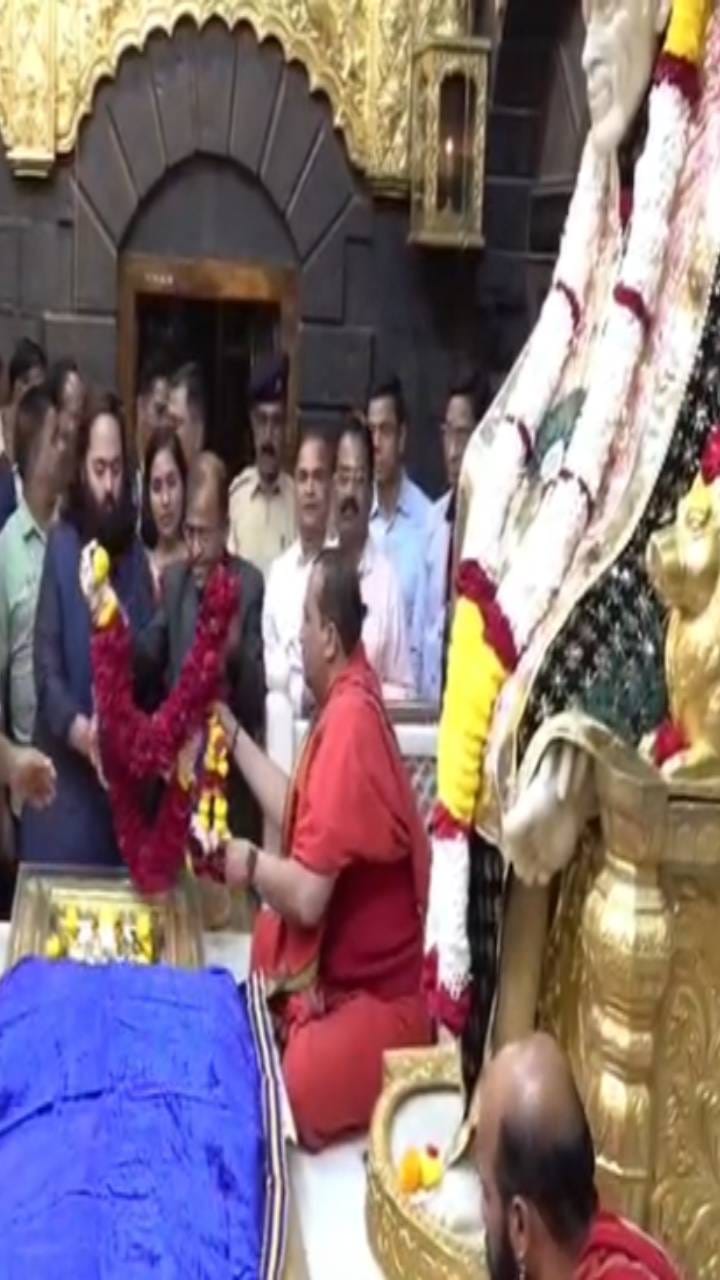 अनंत अंबानी यांच्याकडून साईंचरणी पाच कोटींची देणगी