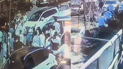 पोलिसांचा सौम्य लाठीमार... ईव्हीएम मशीन आणणाऱ्या कर्मचाऱ्यांकडेच बोगस आयकार्ड, धक्कादायक प्रकाराने अंबरनाथमध्ये खळबळ