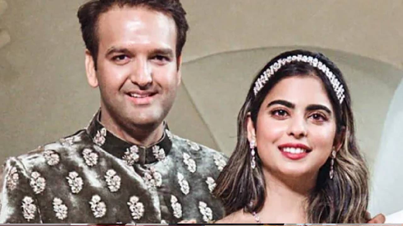  आनंद पीरामल - अंबानी कुटंबाचा जावई म्हणेच इशा अंबानी हिचा पती, आनंद पीरामल याचा जन्म 25 ऑक्टोबर 1984 साली झाला. त्याची रास मीन आहे. या राशीचे लोक संवेदनशील, दयाळू, मेहनती आणि भाग्यवान असतात. 