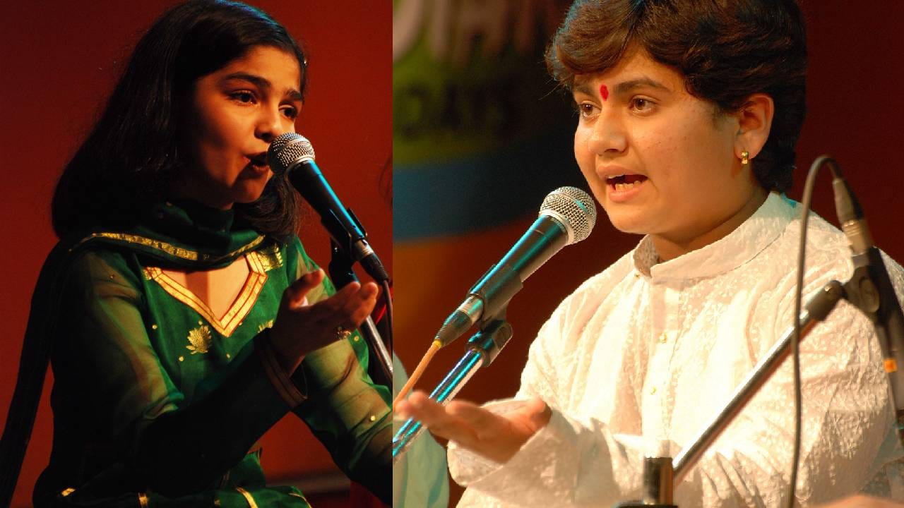 खरं सांगू तर ग्रँड फिनालेचा आमचा एक मजेशीर किस्सा आहे. मी आणि प्रथमेश (लघाटे) यांच्यात अंतर्गत स्पर्धा होती, की बघूया ही स्पर्धा कोण जिंकतं, तू की मी ? आत्ता हे सांगणं किती योग्य आहे ते मला माहीत नाही पण स्पर्धेच्या दिवशी अंतिम निकाल हा खळेकाकांनी जाहीर केला. तेव्हा ते ज्या खुर्चीवर बसले होते, त्यांच्या एका बाजूला मी आणि दुसऱ्या बाजूला प्रथमेश, असे आम्ही उभे होते. खळेकाकांनी जेव्हा ती चिठ्ठी उघडली , तेव्हाचा आम्हाला त्यातलं विजेत्याचं नावं दिसलं होतं.