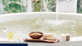 हिवाळ्यामध्ये आंघोळीच्या पाण्यात 'या' 5 गोष्टी करा मिक्स.