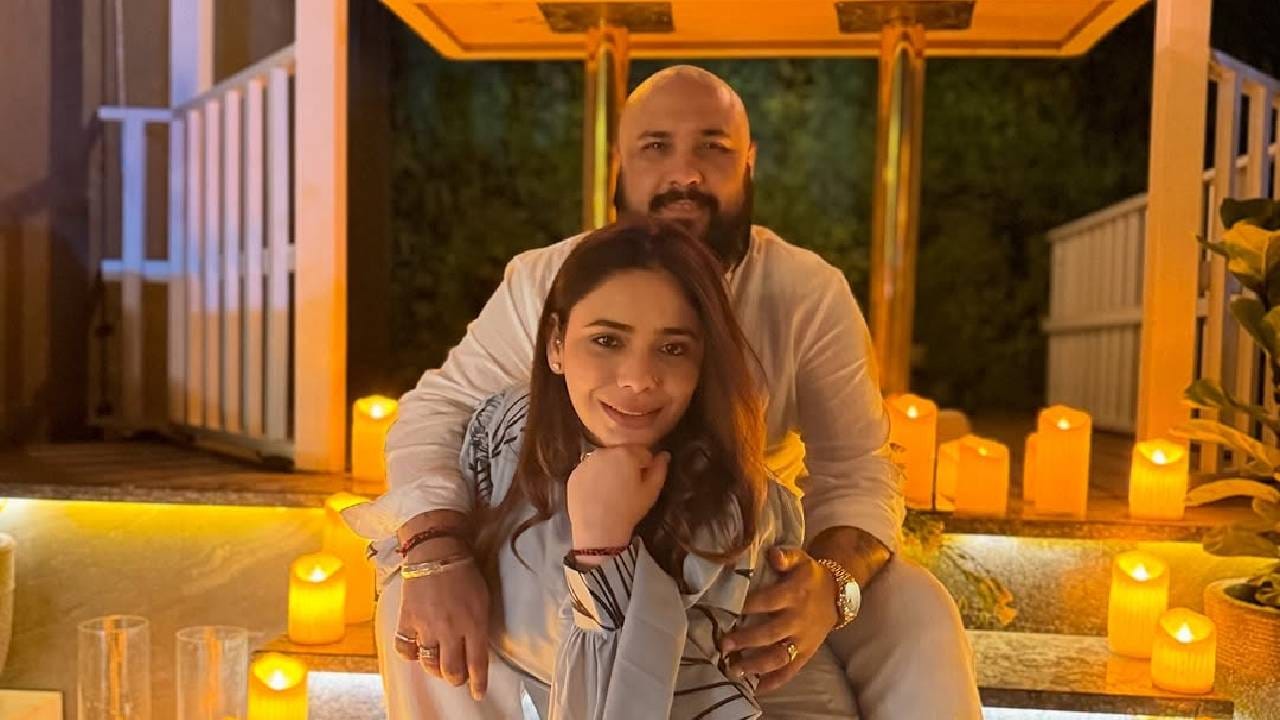 'राधेश्यामच्या कृपेने 1 डिसेंबर 2025 रोजी आम्हाला मुलगा झाला. आमचं हृदय कृतज्ञतेच्या आणि आनंदाच्या भावनेनं भरलंय. सूर्य पुन्हा एकदा उगवला आहे आणि या सूर्याने आमच्या आयुष्यात प्रकाश, आशा आणि नवीन सुरुवात घेऊन आला  आहे', अशा शब्दांत त्याने आनंद व्यक्त केला. 
