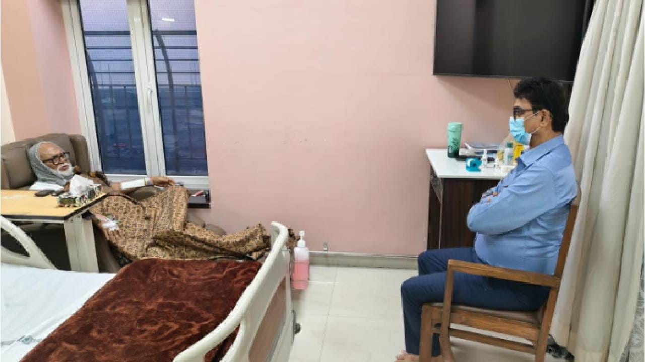 छगन भुजबळ यांच्यावर शस्त्रक्रिया, आता प्रकृती कशी? पहिला फोटो समोर छगन भुजबळ यांच्यावर शस्त्रक्रिया, आता प्रकृती कशी? पहिला फोटो समोर